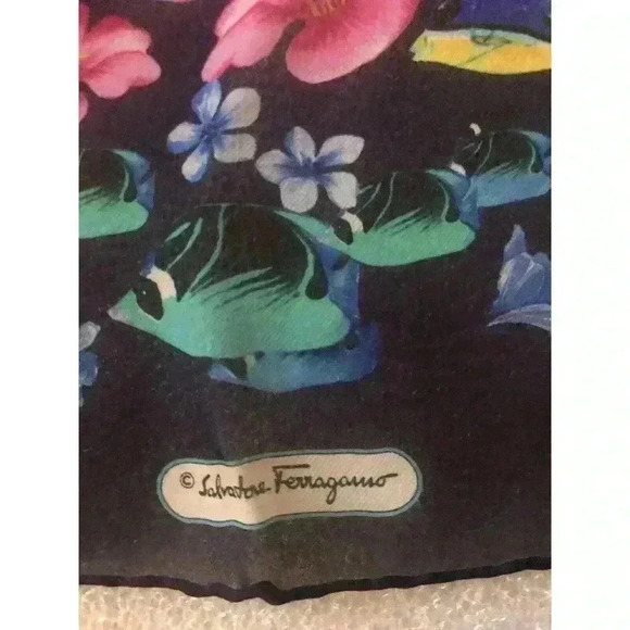 Salvatore Ferragamo Tropical Fish Scarf women 100% Silk - Picture 5 of 6